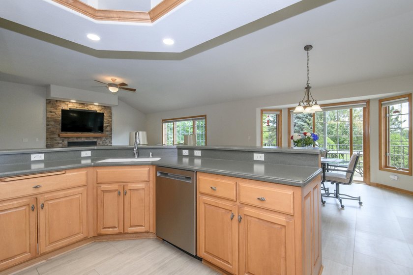 EXCEPTIONAL!!! 4 BR, 3 BA ranch offers nearly 4,000 sq. ft. of - photo 14