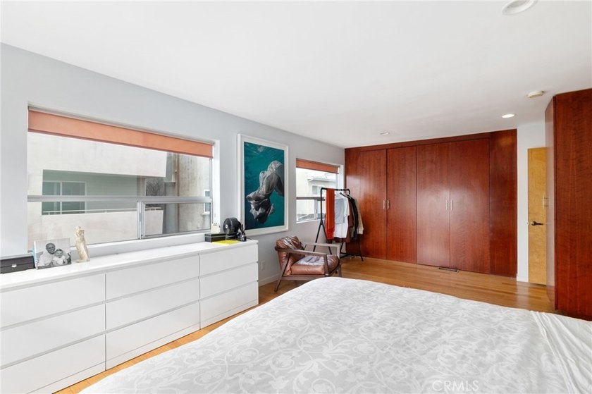 3 Bedroom, 2.5 Bath House + Detached 1 Bedroom, 1 Bathroom - photo 23