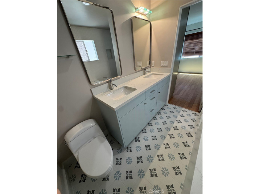 3 Bedroom, 2.5 Bath House + Detached 1 Bedroom, 1 Bathroom - photo 27