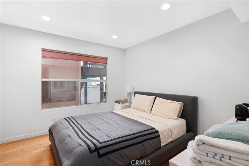 3 Bedroom, 2.5 Bath House + Detached 1 Bedroom, 1 Bathroom - photo 29