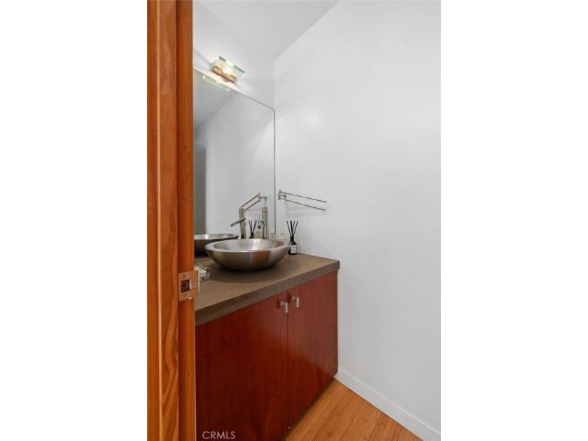 3 Bedroom, 2.5 Bath House + Detached 1 Bedroom, 1 Bathroom - photo 33