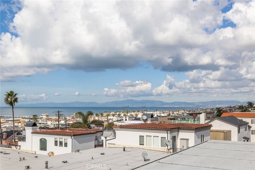 3 Bedroom, 2.5 Bath House + Detached 1 Bedroom, 1 Bathroom - photo 46