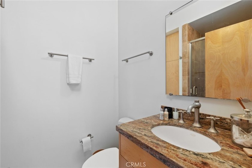 3 Bedroom, 2.5 Bath House + Detached 1 Bedroom, 1 Bathroom - photo 49