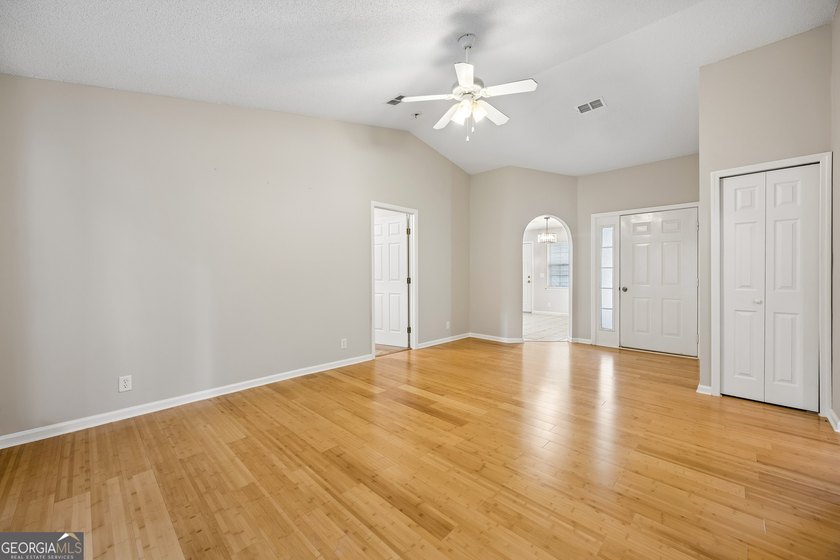 Welcome home to this well-maintained 3-bedroom, 2-bath residence - photo 5