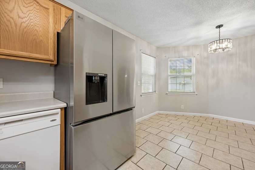 Welcome home to this well-maintained 3-bedroom, 2-bath residence - photo 10