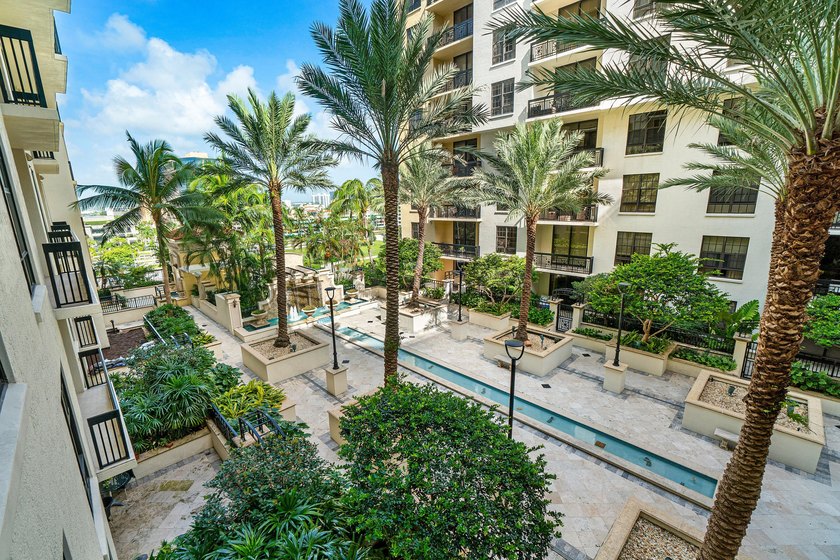 Experience sophisticated downtown living in this beautifully - photo 31