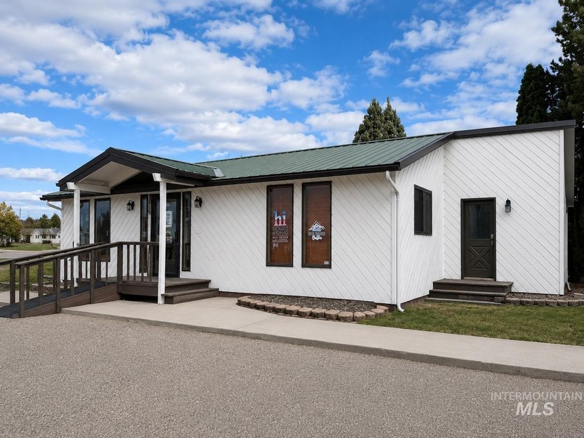 Prime Commercial Opportunity in the Heart of Emmett! Located on - photo 4