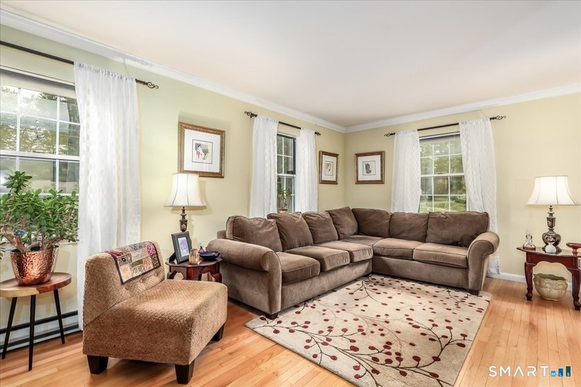 PERFECT SIZE- UPDATED-IMMACULATE! Immaculate and exceptionally - photo 3