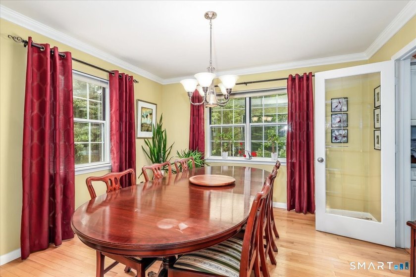 PERFECT SIZE- UPDATED-IMMACULATE! Immaculate and exceptionally - photo 5