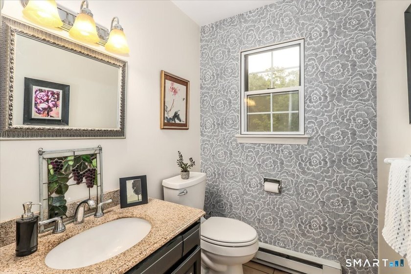 PERFECT SIZE- UPDATED-IMMACULATE! Immaculate and exceptionally - photo 10