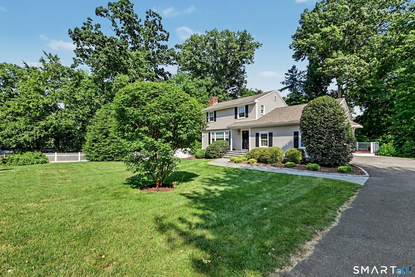 From the moment you arrive, the incredible curb appeal sets the - photo 2