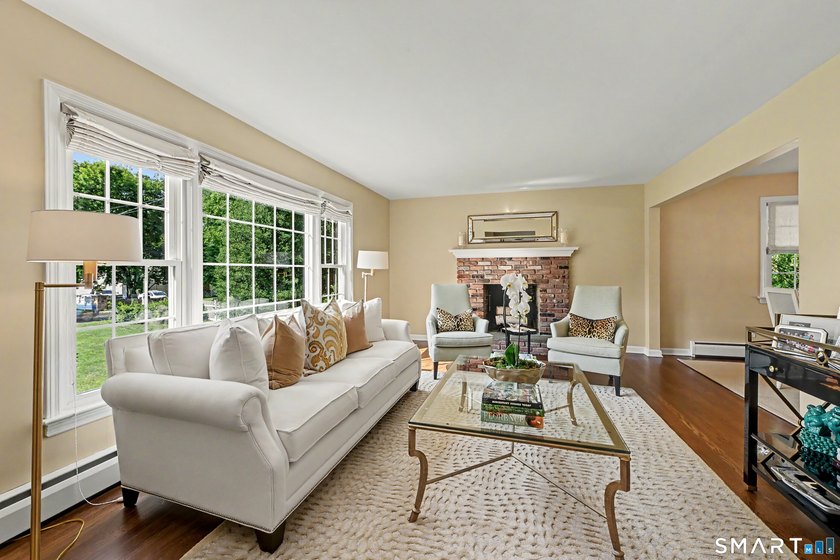 From the moment you arrive, the incredible curb appeal sets the - photo 7