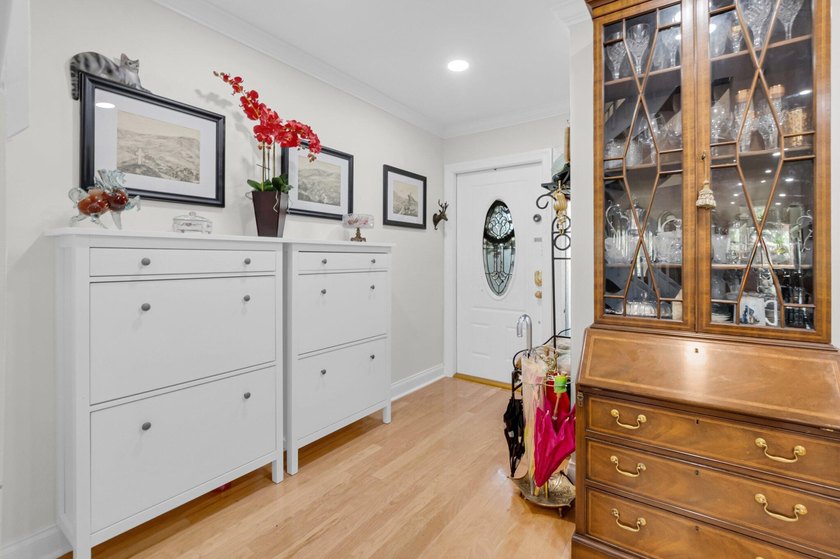 Welcome to this stunning townhouse in the desirable community of - photo 6