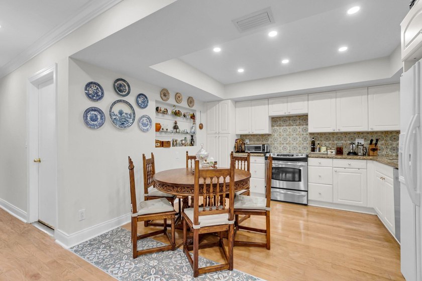 Welcome to this stunning townhouse in the desirable community of - photo 10