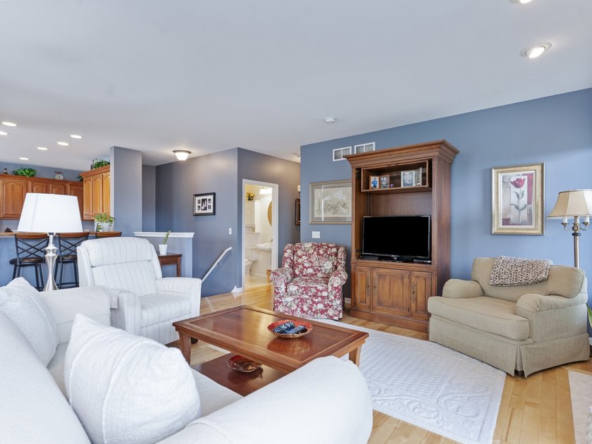 Pristine ranch townhome in desirable Fairway View Subdivision - photo 6