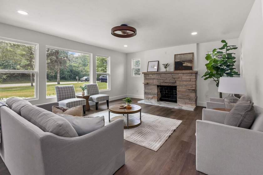 Stunning fully remodeled ranch in a prime location! This 1,638 - photo 18