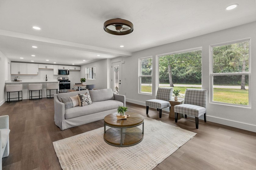Stunning fully remodeled ranch in a prime location! This 1,638 - photo 22