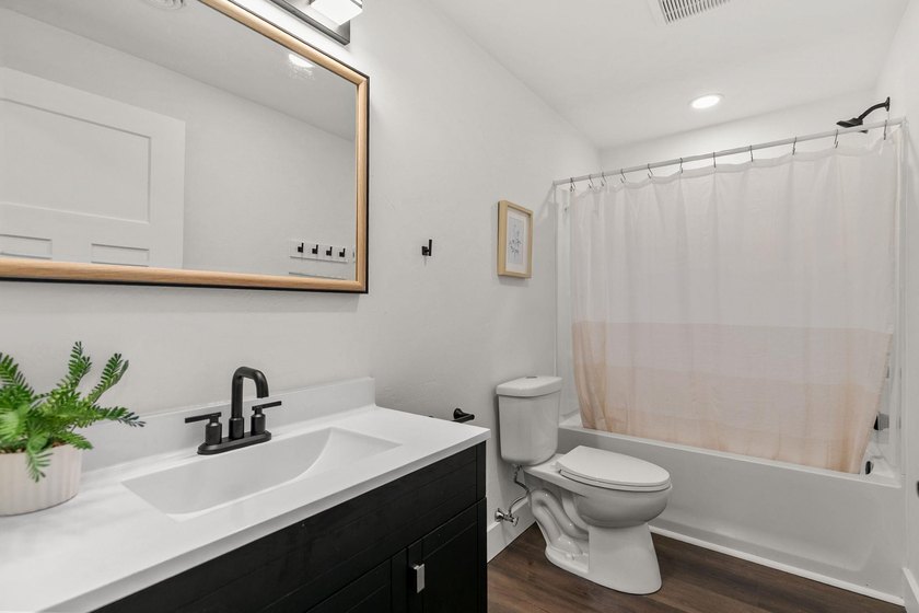 Stunning fully remodeled ranch in a prime location! This 1,638 - photo 26