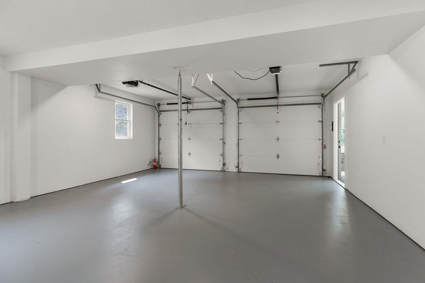 Stunning fully remodeled ranch in a prime location! This 1,638 - photo 31