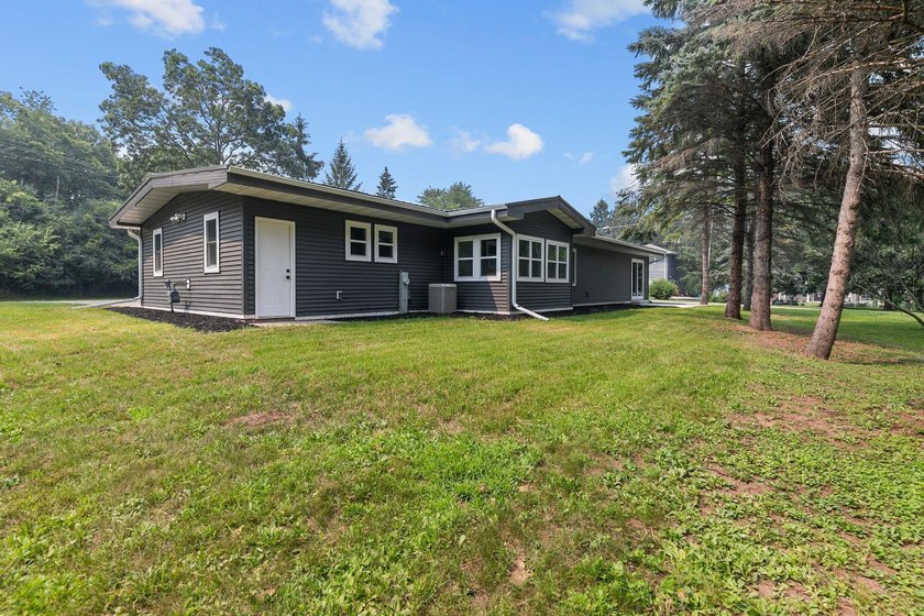 Stunning fully remodeled ranch in a prime location! This 1,638 - photo 33