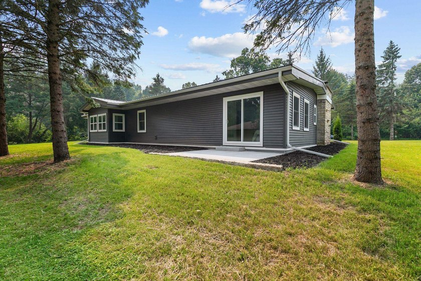 Stunning fully remodeled ranch in a prime location! This 1,638 - photo 35