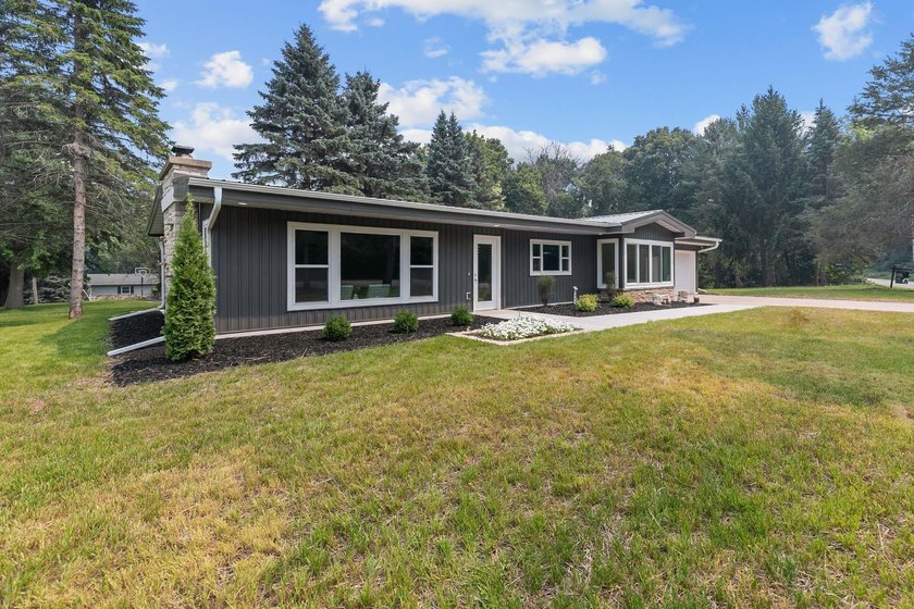 Stunning fully remodeled ranch in a prime location! This 1,638 - photo 36