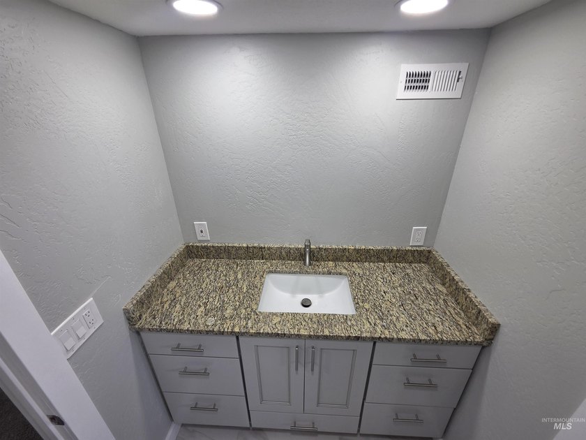 Located in an established low traffic area of Rupert, close to - photo 10