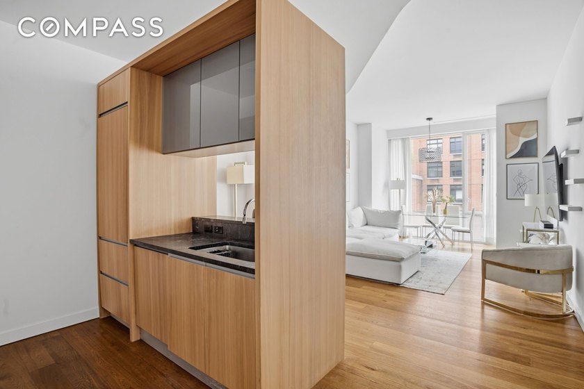 When people imagine living in SoHo - this is what they have in - photo 6