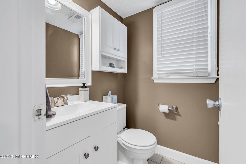 Welcome to this charming 3-bedroom, 1.5-bath colonial in the - photo 41
