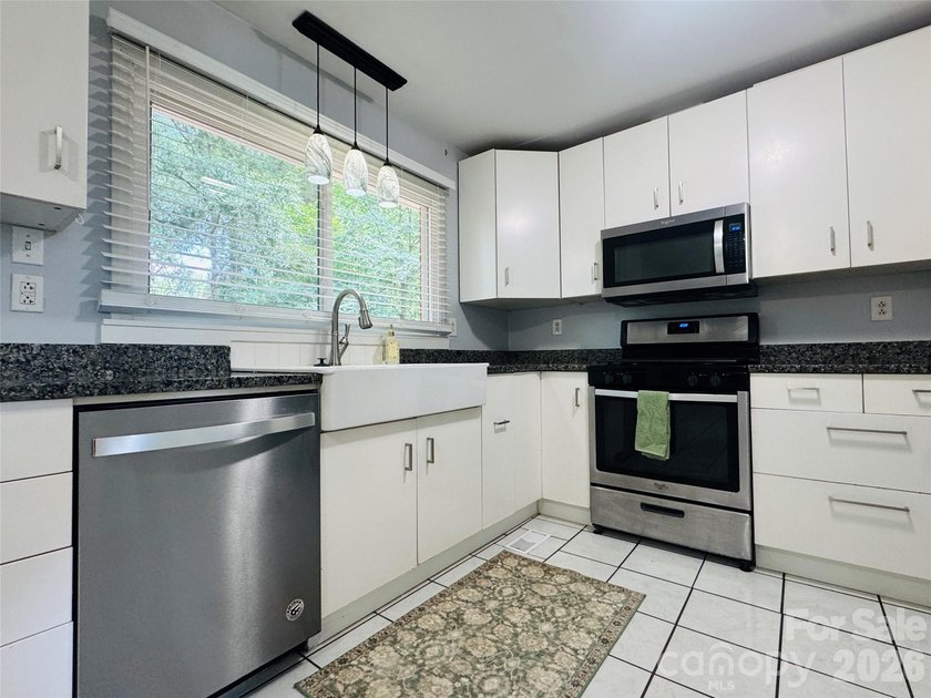 Welcome home to this inviting 3-bedroom, 1-bath residence - photo 8