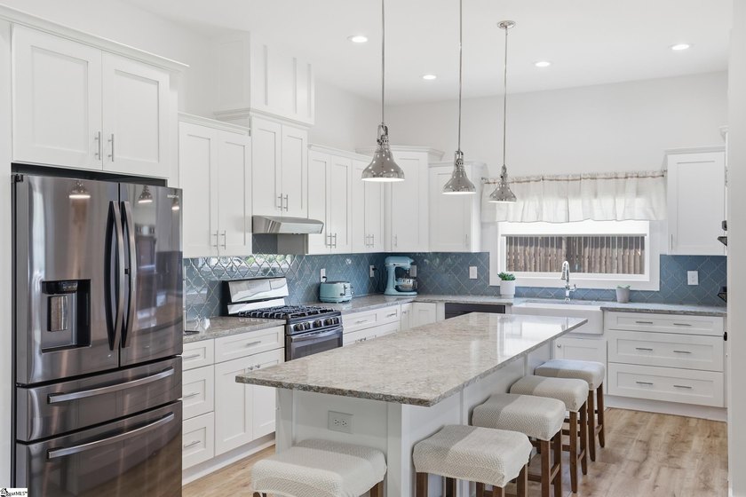 Game days, lake waves, and luxury living, welcome to 1006 - photo 9