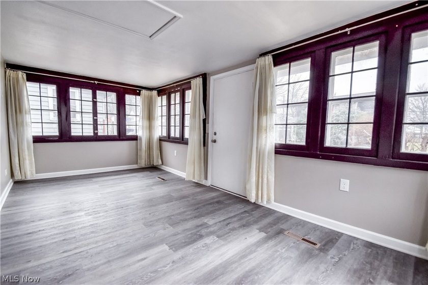 Investor-Friendly Single-Family Ranch - This well-maintained - photo 3