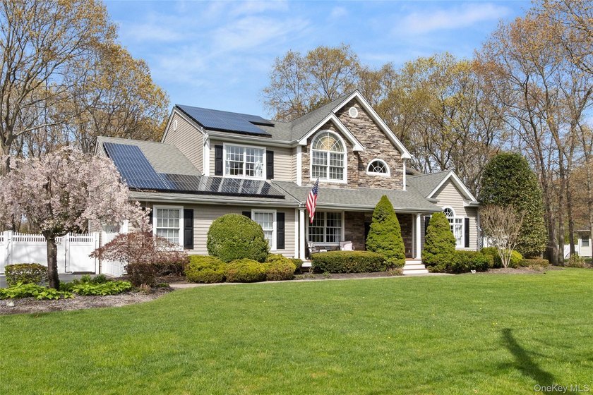 Welcome to 251 Oakwood Road, Oakdale - a stunning custom-built - photo 3
