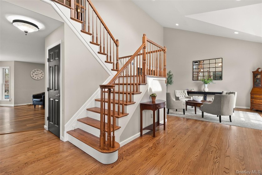Welcome to 251 Oakwood Road, Oakdale - a stunning custom-built - photo 5