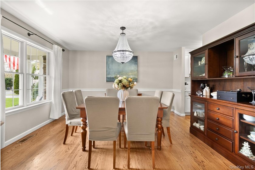 Welcome to 251 Oakwood Road, Oakdale - a stunning custom-built - photo 8