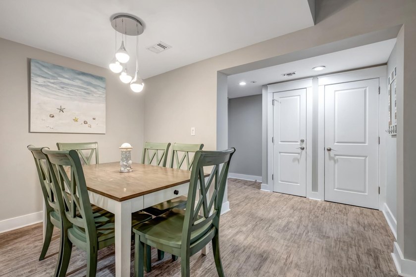Perfectly positioned in Observation Point, this fully furnished - photo 8