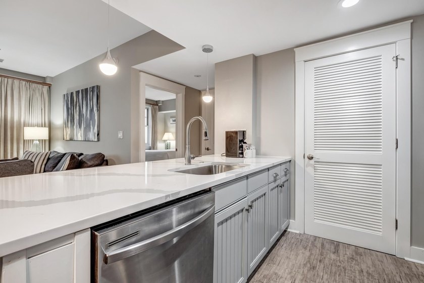 Perfectly positioned in Observation Point, this fully furnished - photo 10