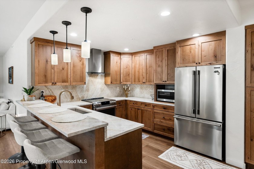 Top-Floor Sophistication, Elevated Style. Beautifully reimagined - photo 4