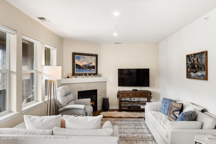 Top-Floor Sophistication, Elevated Style. Beautifully reimagined - photo 9