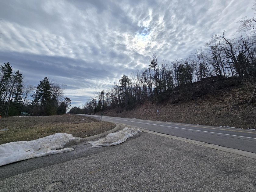2,600+/- square foot professional building on 2.5+ acres - photo 34