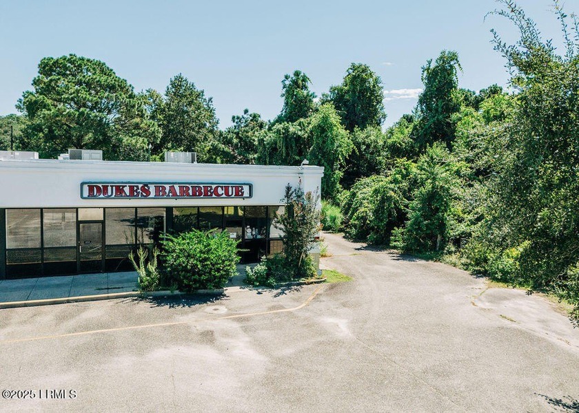 Prime commercial listing in the heart of Beaufort, currently - photo 4