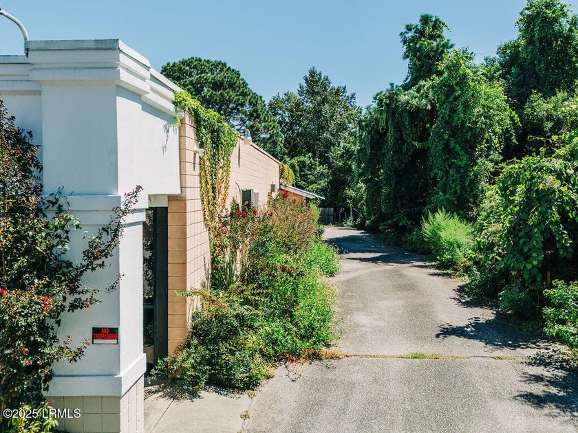 Prime commercial listing in the heart of Beaufort, currently - photo 6