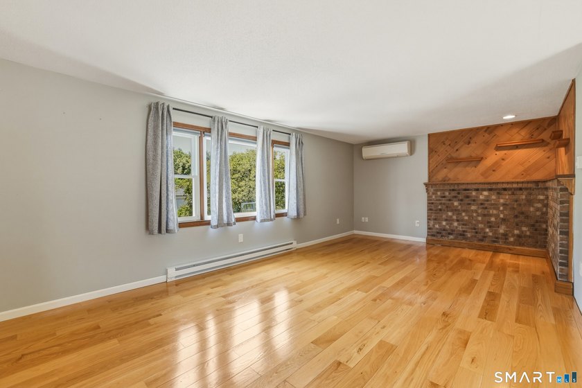 Welcome to 82 Lake Garda Drive, a beautifully maintained - photo 14