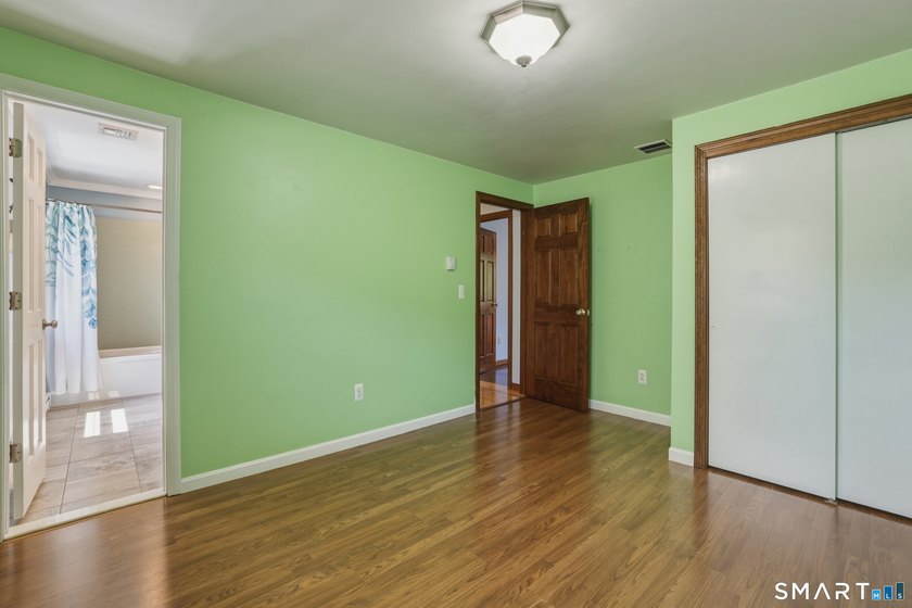Welcome to 82 Lake Garda Drive, a beautifully maintained - photo 25