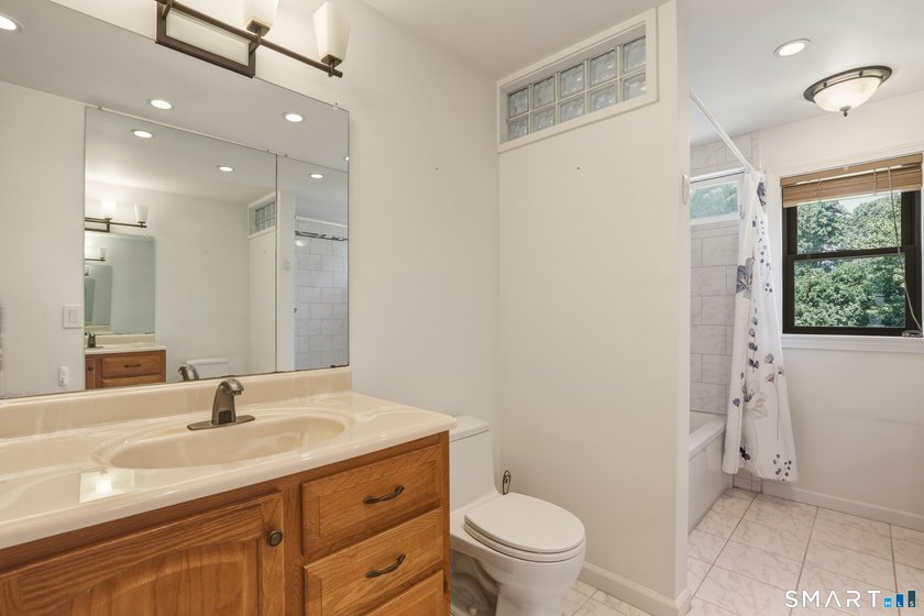 Welcome to 82 Lake Garda Drive, a beautifully maintained - photo 30
