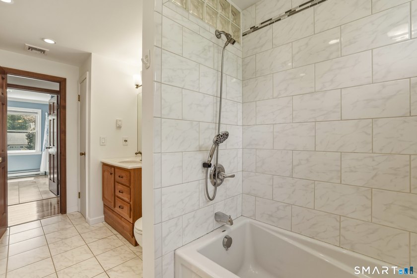 Welcome to 82 Lake Garda Drive, a beautifully maintained - photo 31