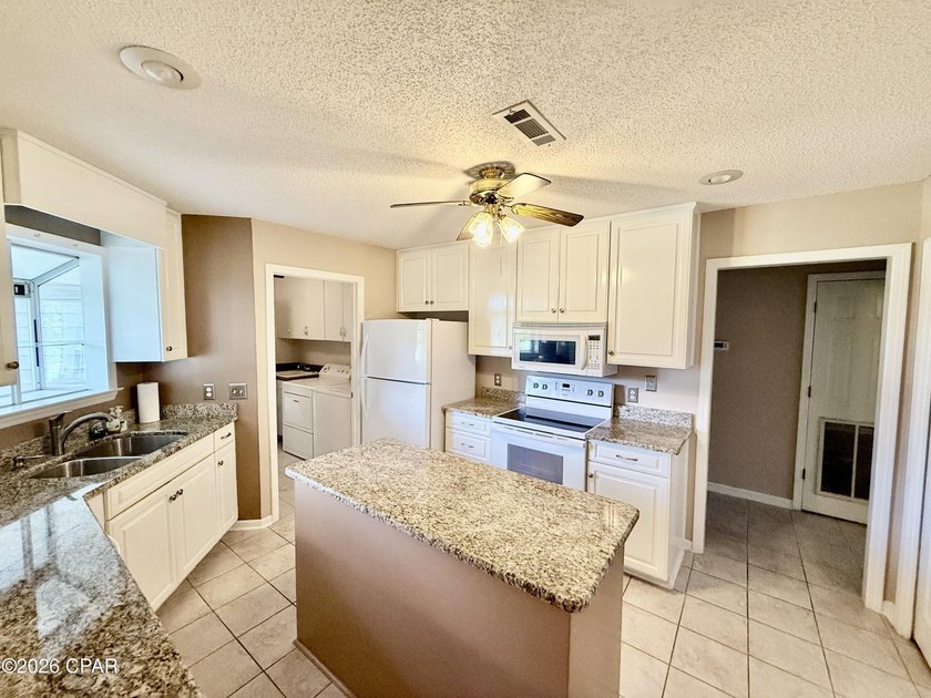 Welcome home to this spacious 3-bedroom, 2-bath brick home - photo 9