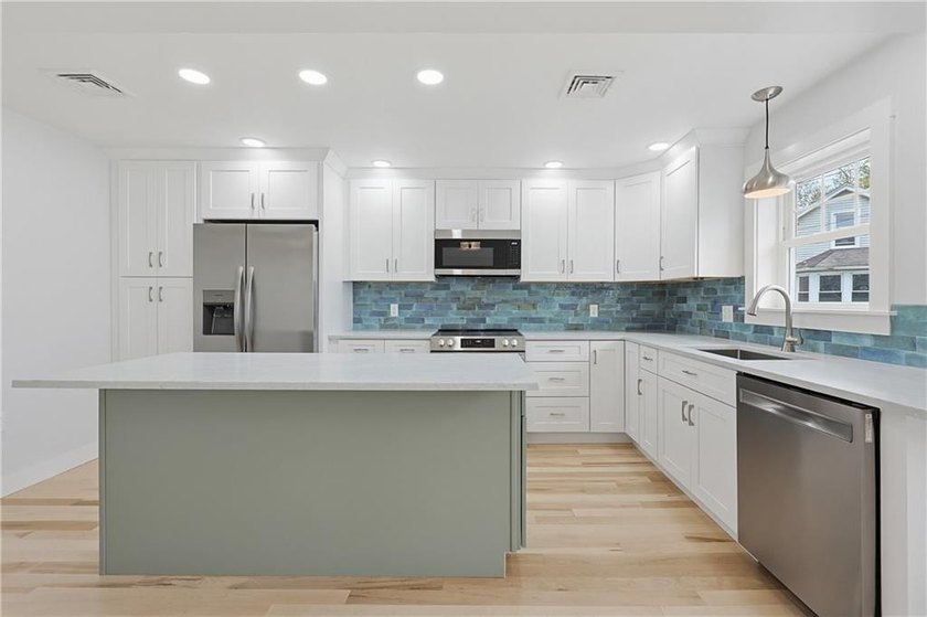 Set in a desirable Riverside location just moments from Crescent - photo 11