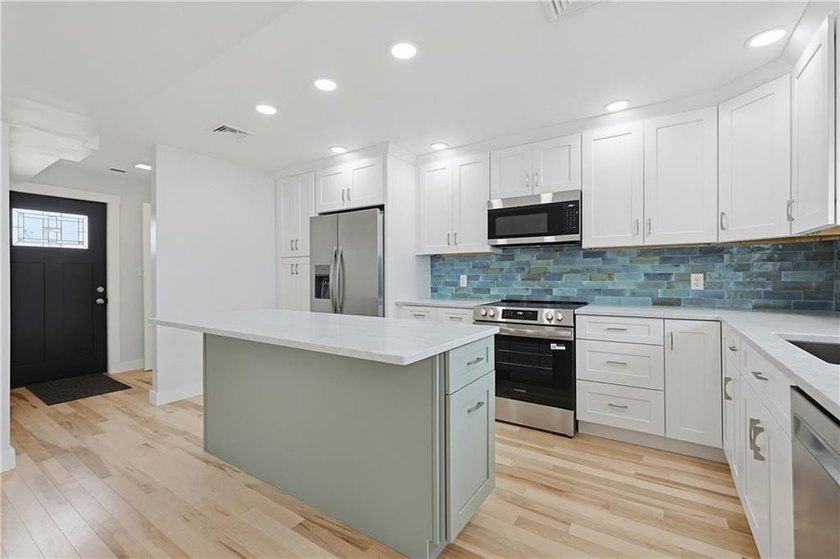 Set in a desirable Riverside location just moments from Crescent - photo 12