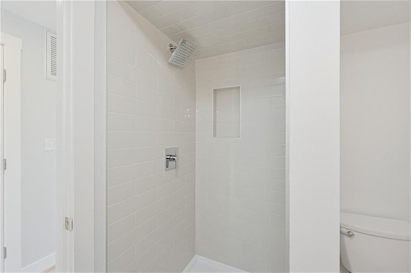 Set in a desirable Riverside location just moments from Crescent - photo 18